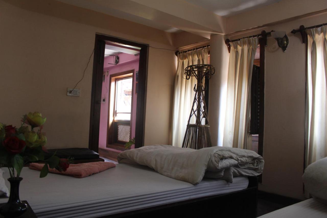 Moonlight Guest House บักตะปูร์ ภายนอก รูปภาพ