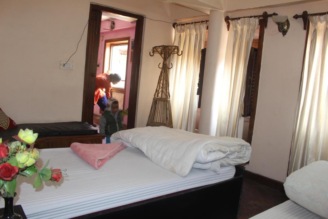Moonlight Guest House บักตะปูร์ ภายนอก รูปภาพ