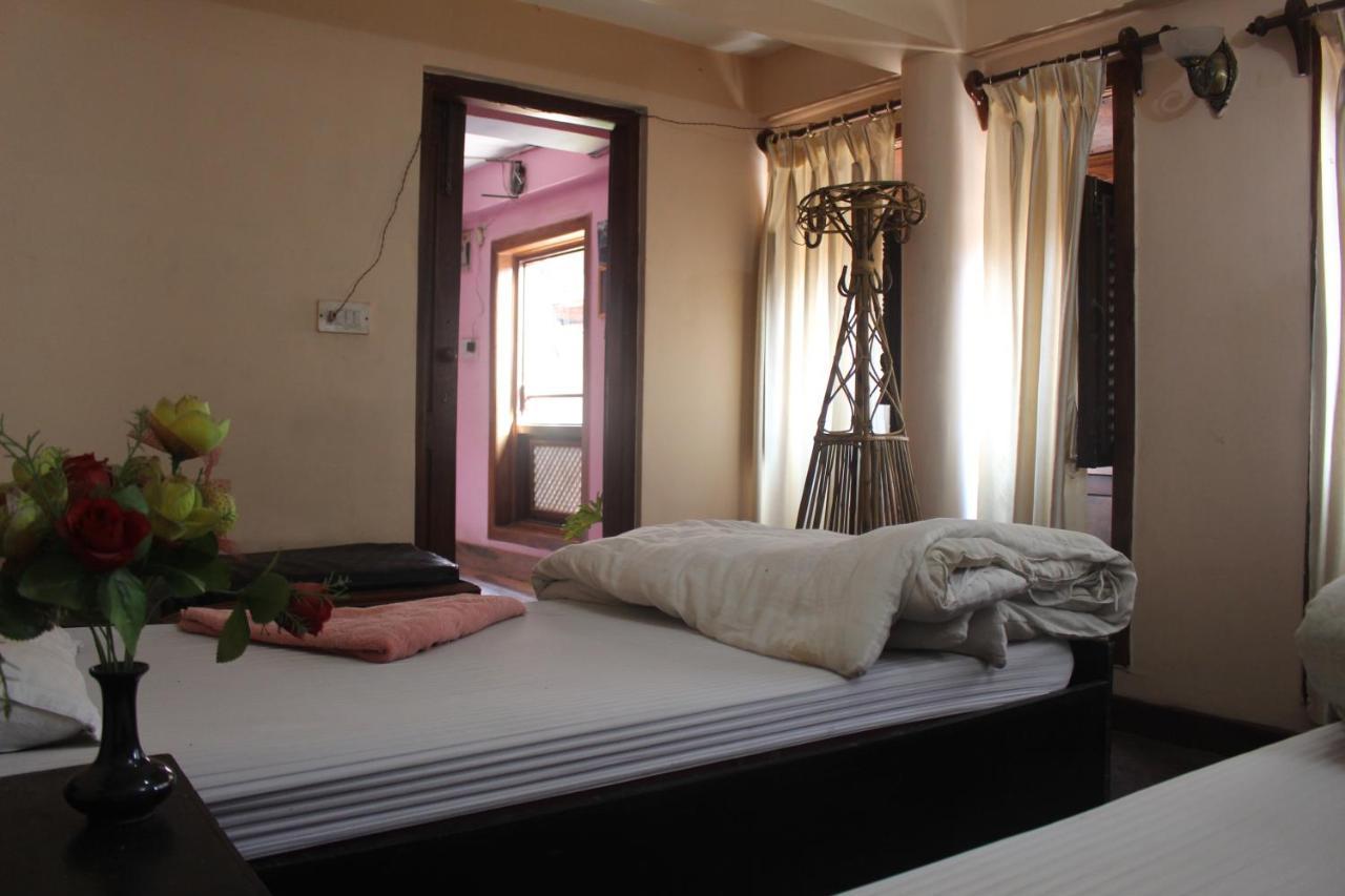 Moonlight Guest House บักตะปูร์ ภายนอก รูปภาพ