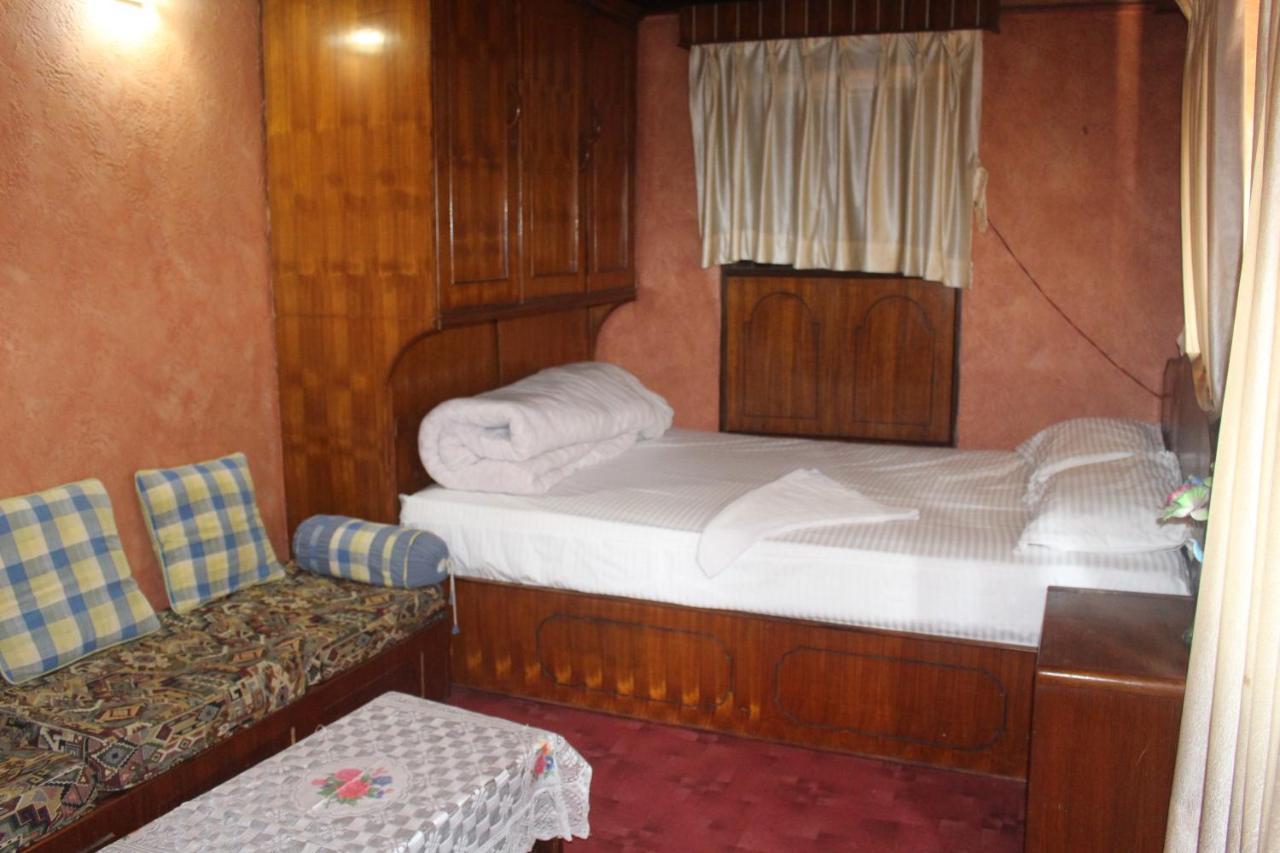 Moonlight Guest House บักตะปูร์ ภายนอก รูปภาพ